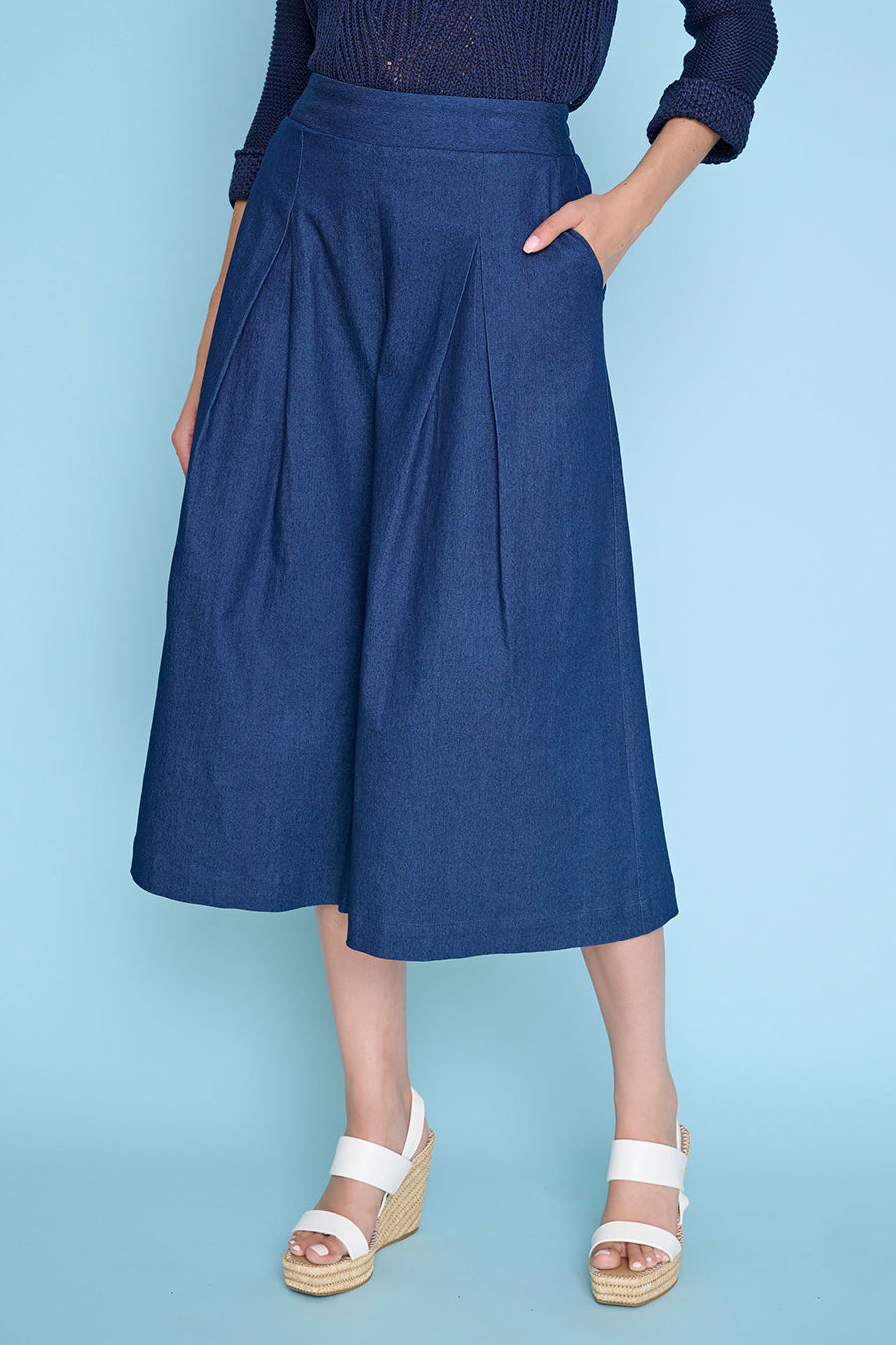 Pleated Wide-Leg Cropped Pants